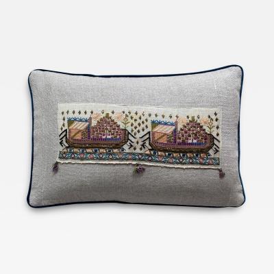  Threads Soft Goods Antique Handtowel with metallic details Pillow 11 x 17 Turkey 189b