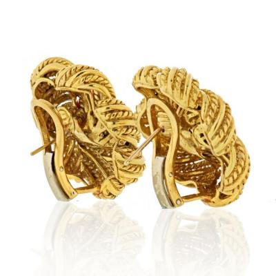  Tiffany Co TIFFANY CO 1970S 18K YELLOW GOLD ROUND CORAL VINTAGE FLOWER EARRINGS