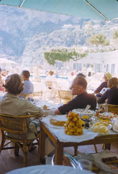  Toni Frissell A Beachside Meal In Capri