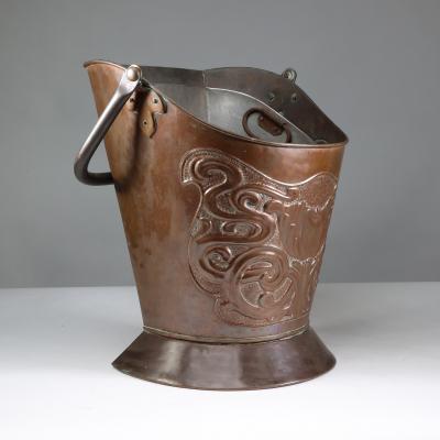  Townshends Townshends Birmingham stamped An impressive Arts Crafts copper coal bucket