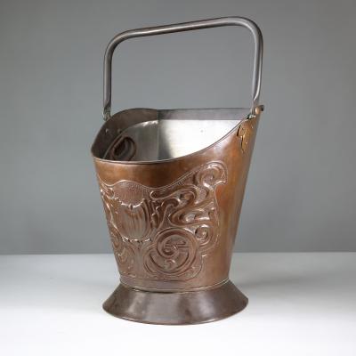  Townshends Townshends Birmingham stamped An impressive Arts Crafts copper coal bucket