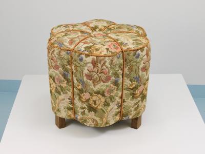  Up Z vody Art Deco Floral Tapestry Stool Tabouret Pouf Ottoman Vienna Austria 1930s