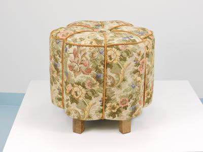  Up Z vody Art Deco Floral Tapestry Stool Tabouret Pouf Ottoman Vienna Austria 1930s