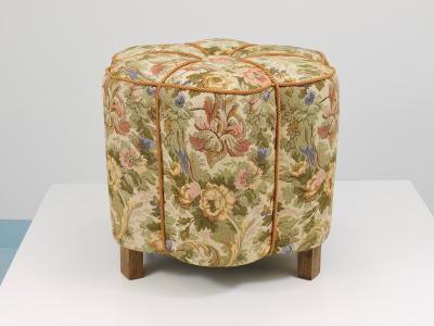  Up Z vody Art Deco Floral Tapestry Stool Tabouret Pouf Ottoman Vienna Austria 1930s
