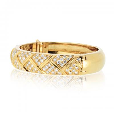  Van Cleef Arpels Van Cleef Arpels 18K Yellow Gold 4 80cttw Round Diamond Hinged Bangle Bracelet