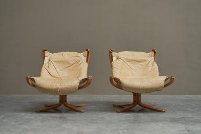  Vatne M bler Sigurd Ressell Pair of Falcon Lounge Chairs in Leather Canvas and Birch