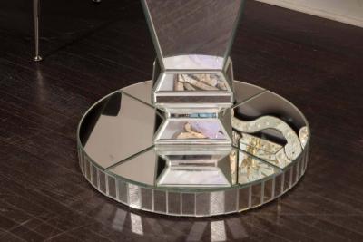  Venfield Custom Round Mirrored Dining Table