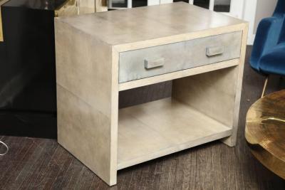 Venfield Pair of Two Tone Parchment Nightstands