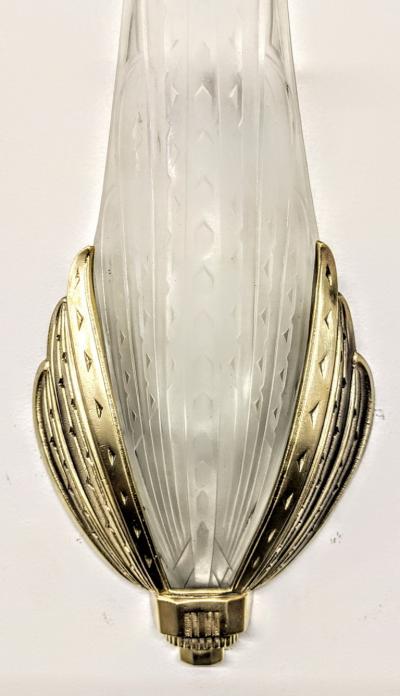 Verrerie des Hanots Pair of French Art Deco Wall Sconces signed by Hanots