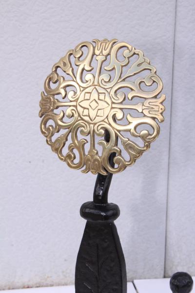  Virginia Metalcrafters VMC Virginia Metal crafters Iron With Brass Medallions Andirons
