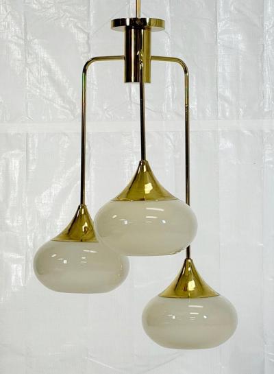  Visual Comfort Company Marian Jamieson Tamsen Chandelier in Brass Shell White Studio Glass Shades