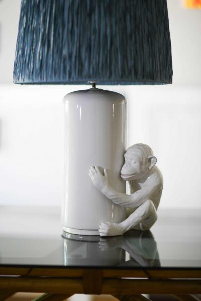  Vivai del Sud Vivai del Sud table lamp in white glazed ceramic with monkey shaped sculpture