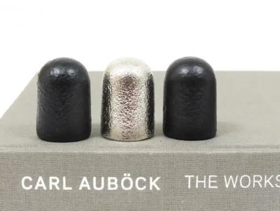  Werkst tte Carl Aub ck Carl Aubock Modernist Cast Iron Chess Game Set with Handmade Leather Board