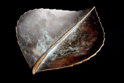  Werkst tte Carl Aub ck Leaf shaped brass Bowl with dark Patina by Werkst tte Carl Aub ck