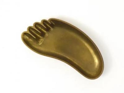  Werkst tte Hagenauer Wien Werkst tte Hagenauer Sculptural Foot Bowl or Tray Midcentury Brass Austria