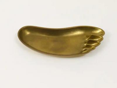  Werkst tte Hagenauer Wien Werkst tte Hagenauer Sculptural Foot Bowl or Tray Midcentury Brass Austria