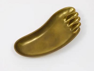  Werkst tte Hagenauer Wien Werkst tte Hagenauer Sculptural Foot Bowl or Tray Midcentury Brass Austria