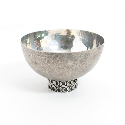  Wiener Silber Schmiede Handsgeschlagen Viennese Austrian Sterling Silver crafted footed bowl from mid 20th century