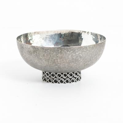  Wiener Silber Schmiede Handsgeschlagen Viennese Austrian Sterling Silver crafted footed bowl from mid 20th century