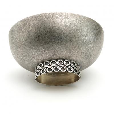  Wiener Silber Schmiede Handsgeschlagen Viennese Austrian Sterling Silver crafted footed bowl from mid 20th century