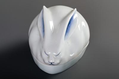  Yaichi White Rabbit Porcelain Container