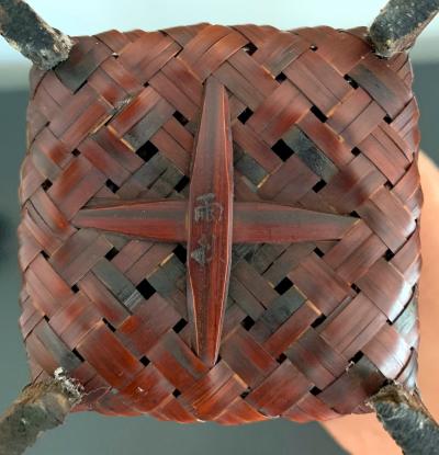  YuQiu An elegant Japanese lacquered Ikebana Bamboo Basket