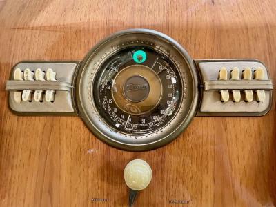  Zenith Electronics 1940 Zenith 12S475 Darth Vader Console Radio Restored with Bluetooth