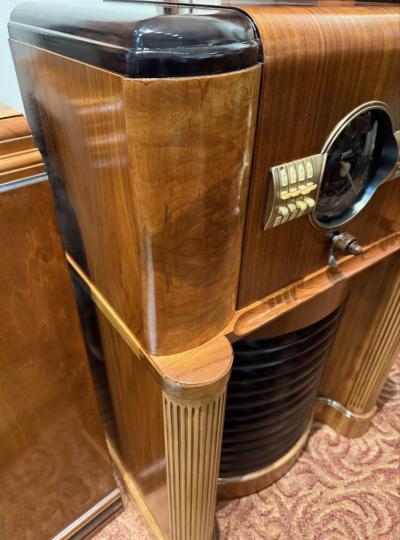  Zenith Electronics Zenith 12 S 370 Big Bertha 1939 Robot Dial Console Radio