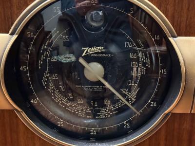  Zenith Electronics Zenith 12 S 370 Big Bertha 1939 Robot Dial Console Radio