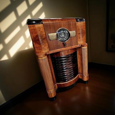  Zenith Electronics Zenith 12 S 370 Big Bertha 1939 Robot Dial Console Radio