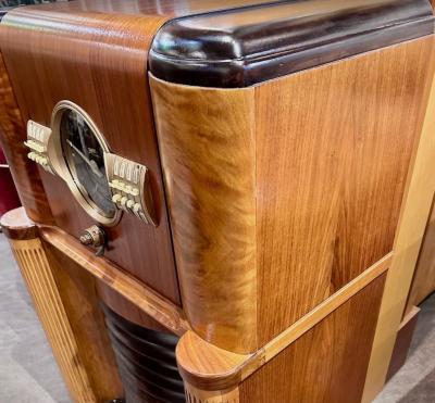  Zenith Electronics Zenith 12 S 370 Big Bertha 1939 Robot Dial Console Radio