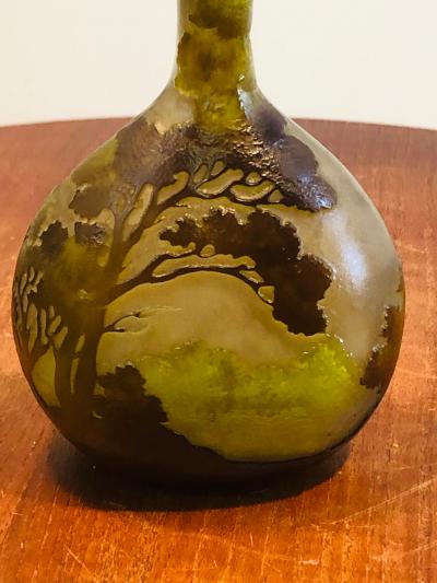  mile Gall EXQUISITE EMILE GALLE CAMEO CARVED TREE IN LANDSCAPE VASE