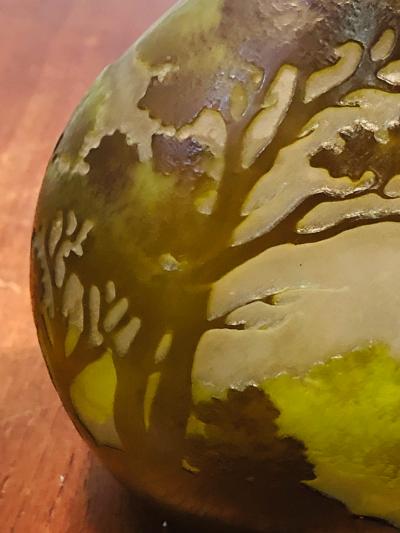  mile Gall EXQUISITE EMILE GALLE CAMEO CARVED TREE IN LANDSCAPE VASE