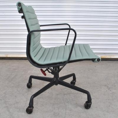 1 Restored Vintage Eames Aluminum Group Desk Chair