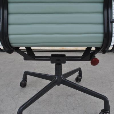 1 Restored Vintage Eames Aluminum Group Desk Chair