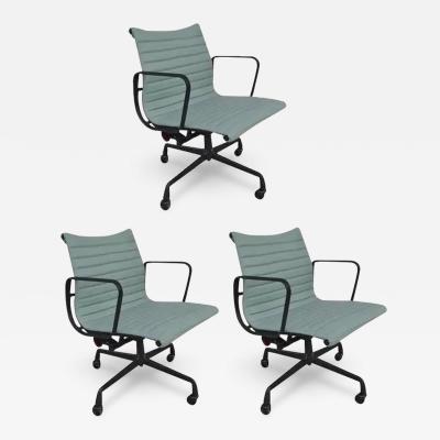 1 Restored Vintage Eames Aluminum Group Desk Chair