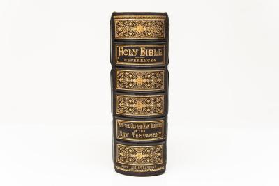 1 Volume Anon The Holy Bible Containing The Old and New Testaments