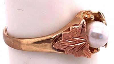 10 Karat Yellow and Rose Gold Fashion Pearl Ring