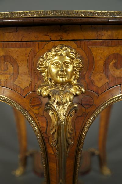 11170 A VERY FINE QUALITY MARQUETRY AND GILT BRASS MOUNTED CENTER table