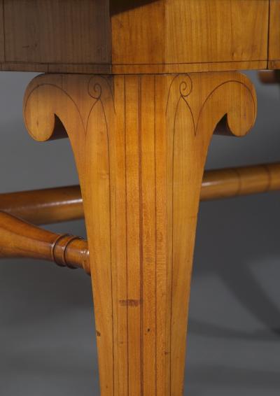 11539 A CHERRYWOOD VENEERED LIBRARY TABLE