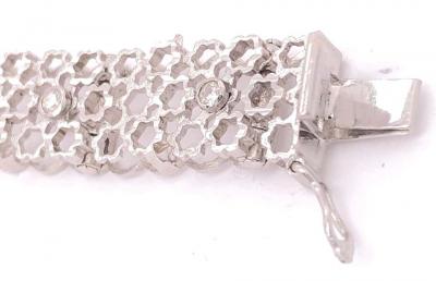 14 Karat White Gold Contemporary Bracelet with Round Diamonds