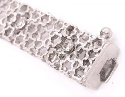 14 Karat White Gold Contemporary Bracelet with Round Diamonds