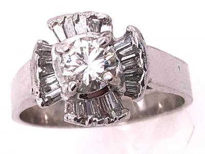 14 Karat White Gold Contemporary Ring with Diamond Cluster 1 00 TDW