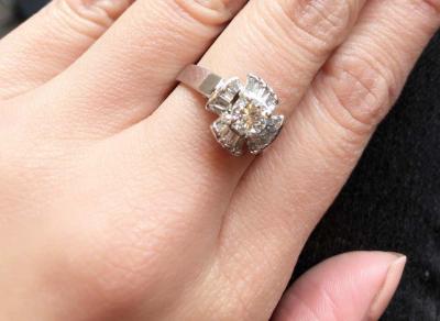 14 Karat White Gold Contemporary Ring with Diamond Cluster 1 00 TDW