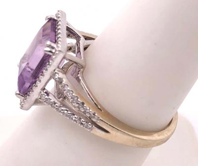 14 Karat White Gold Fashion Amethyst Ring with Diamonds