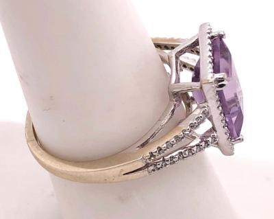 14 Karat White Gold Fashion Amethyst Ring with Diamonds