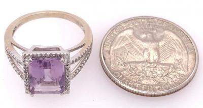 14 Karat White Gold Fashion Amethyst Ring with Diamonds
