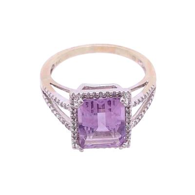 14 Karat White Gold Fashion Amethyst Ring with Diamonds