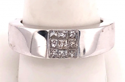 14 Karat White Gold Ring or Wedding Band with 9 Diamond Cluster