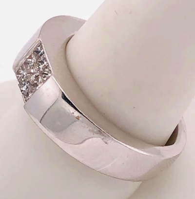 14 Karat White Gold Ring or Wedding Band with 9 Diamond Cluster